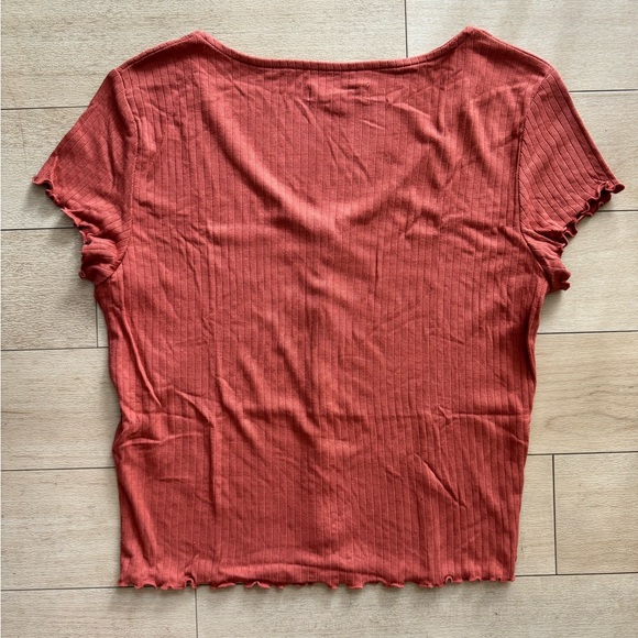 Madewell v-neck ribbed button henley ruffled short-sleeve t-shirt - Picture 5 of 6
